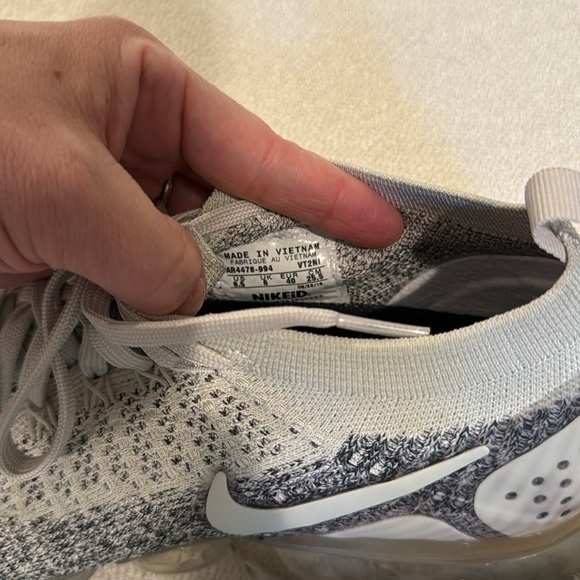 NWOT Women’s Vapormax Nike’s - Picture 4 of 5